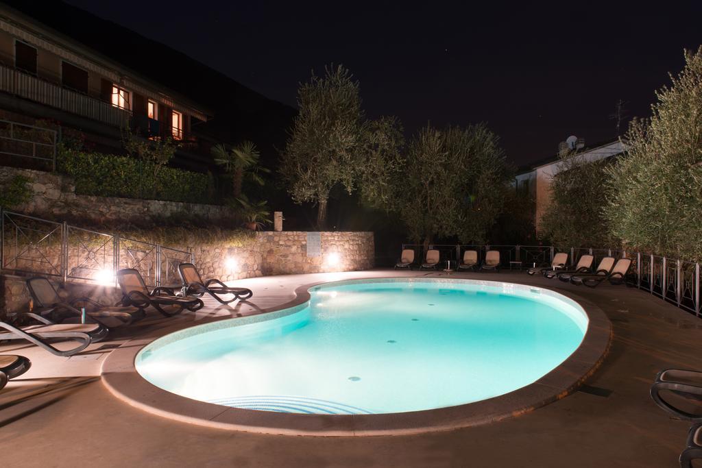 Villa Due Leoni - Residence Brenzone sul Garda Esterno foto