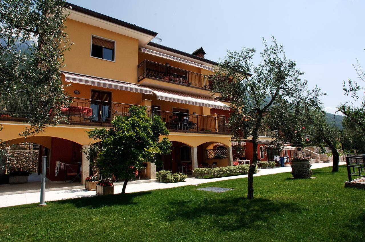 Villa Due Leoni - Residence Brenzone sul Garda Esterno foto